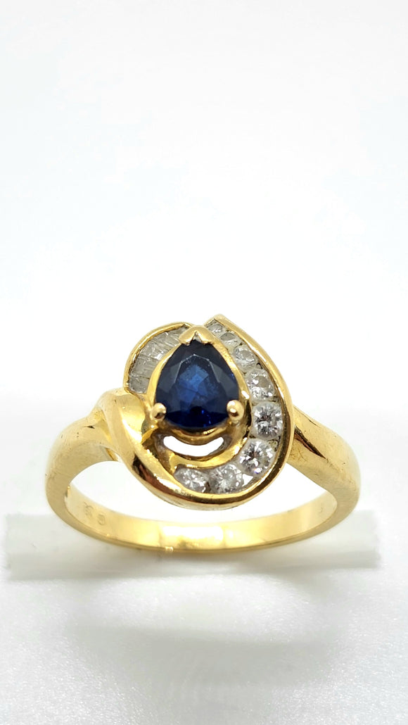 18k Pear shape sapphire ring