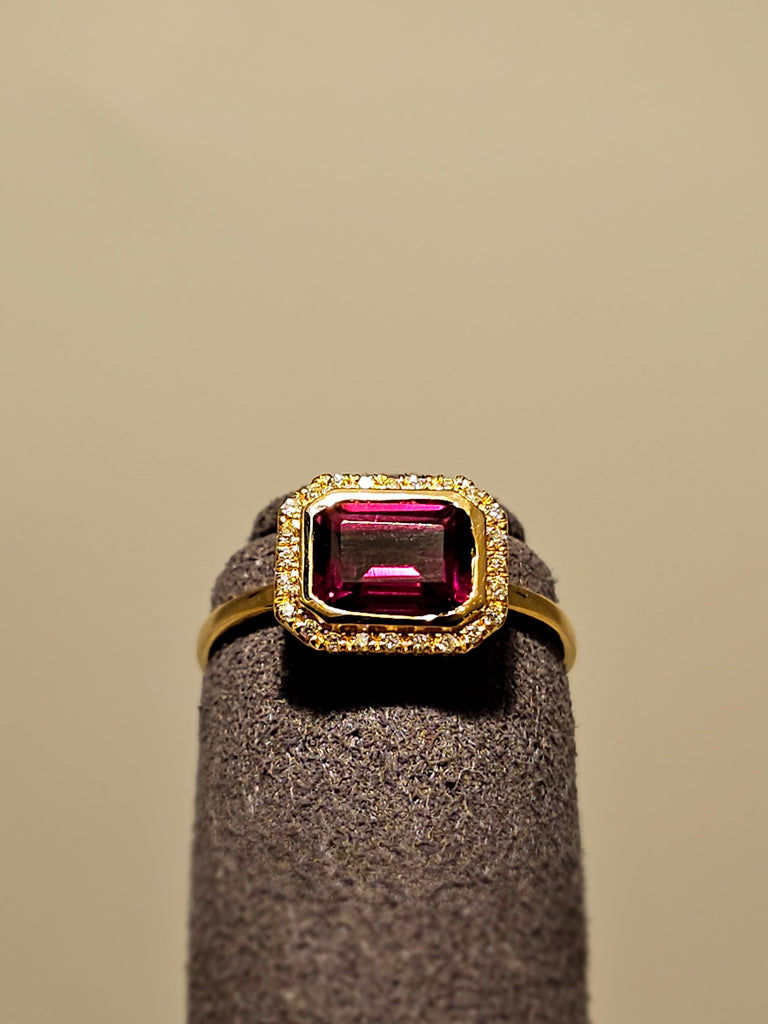 Paragon 14k rhodolite Garnet & diamond ring