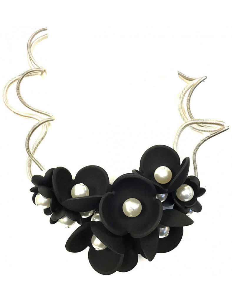 Black & silver pearl flowers necklace