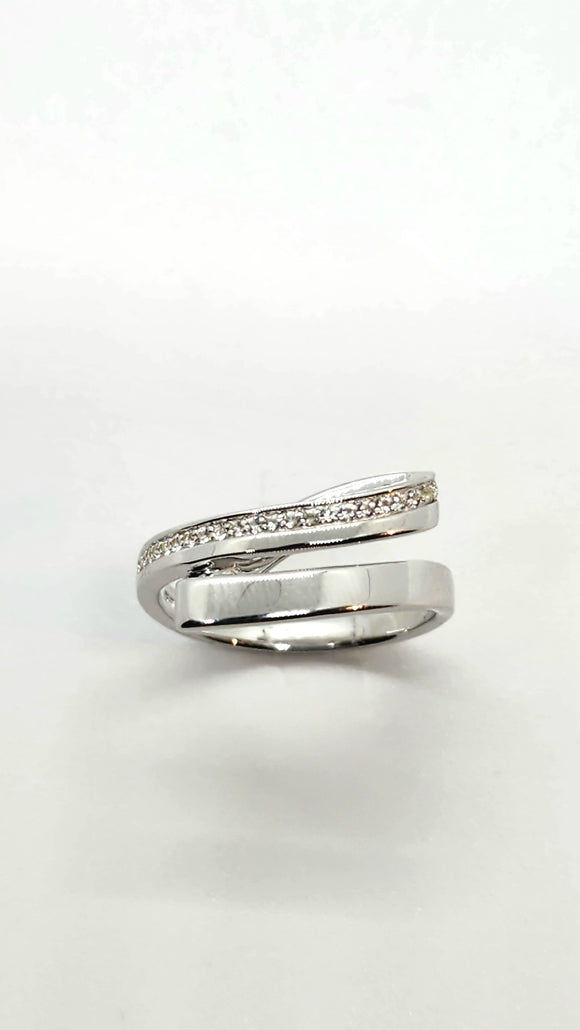 Silver white sapphire ring
